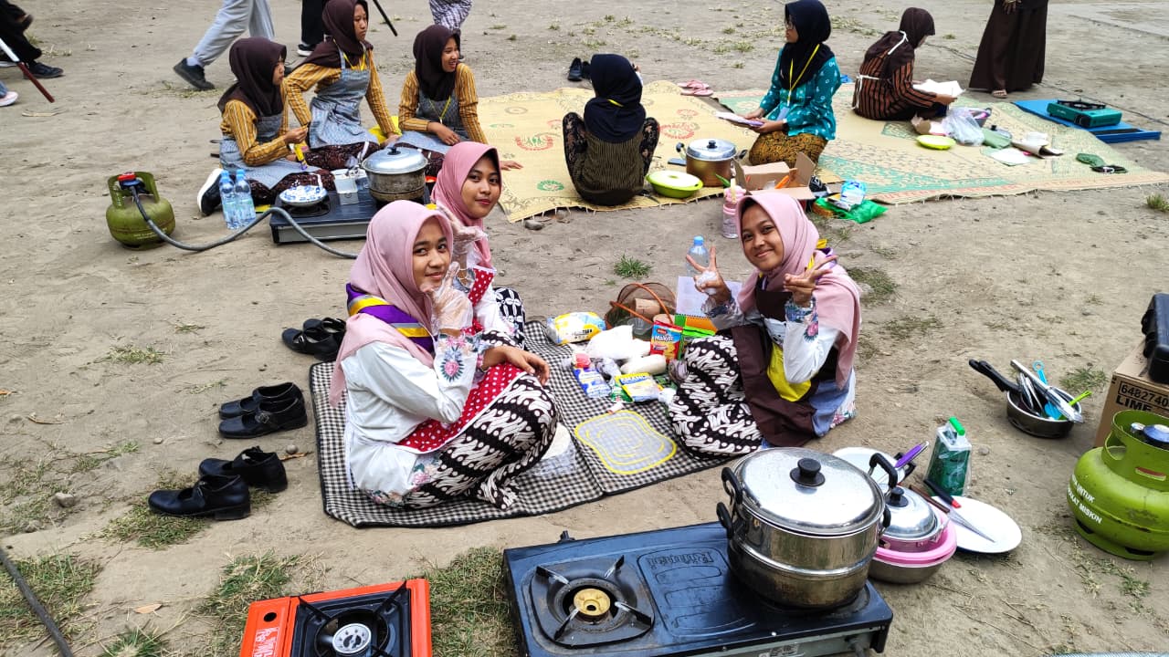Penggalang Putri MTsN 9 Bantul Siap Ikuti Giat Prestasi Mengolah Jajanan Berbahan Ubi